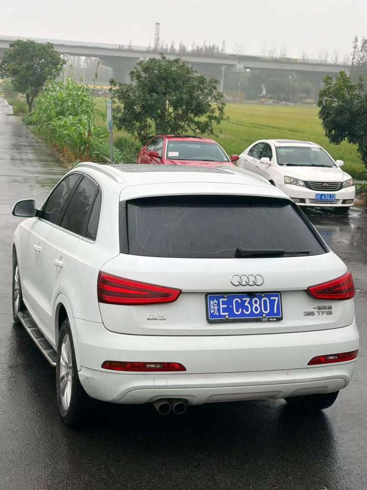 Audi Q3 7