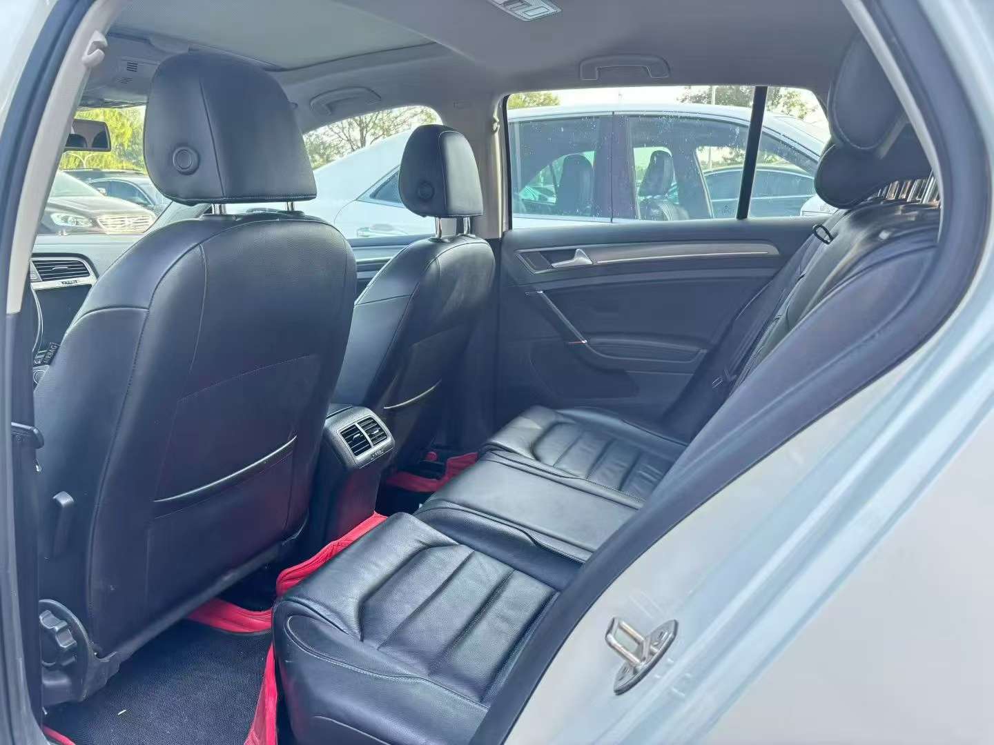 Volkswagen Golf 1.4T Luxury 3