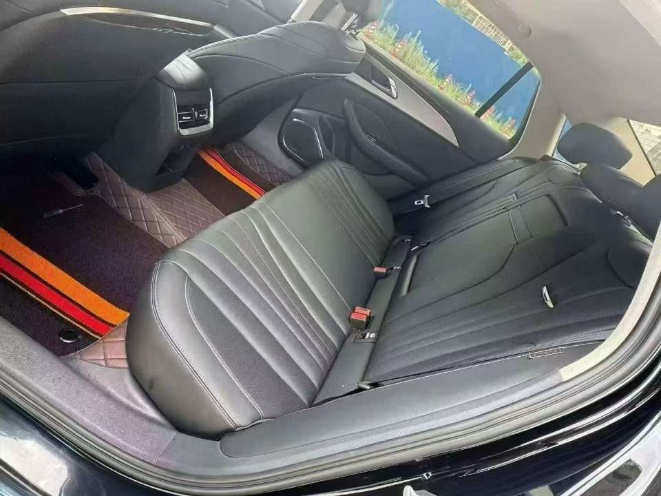Hongqi H5 6