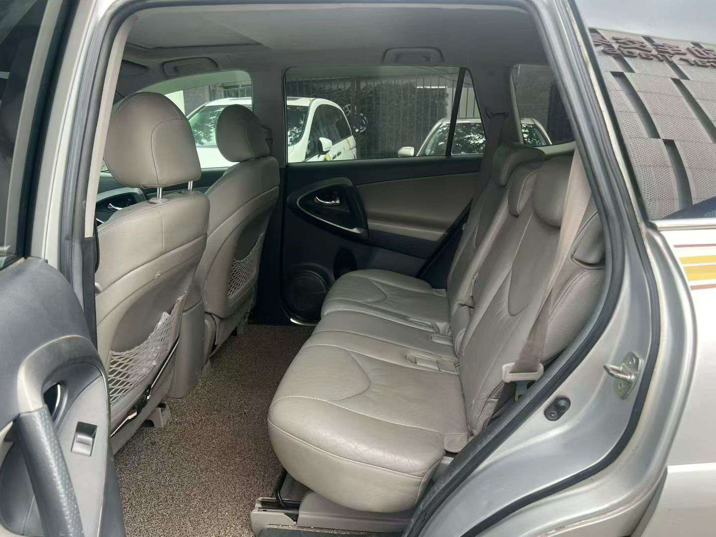 Toyota RAV4 2010 2.4L Automatic Sunroof Version 4