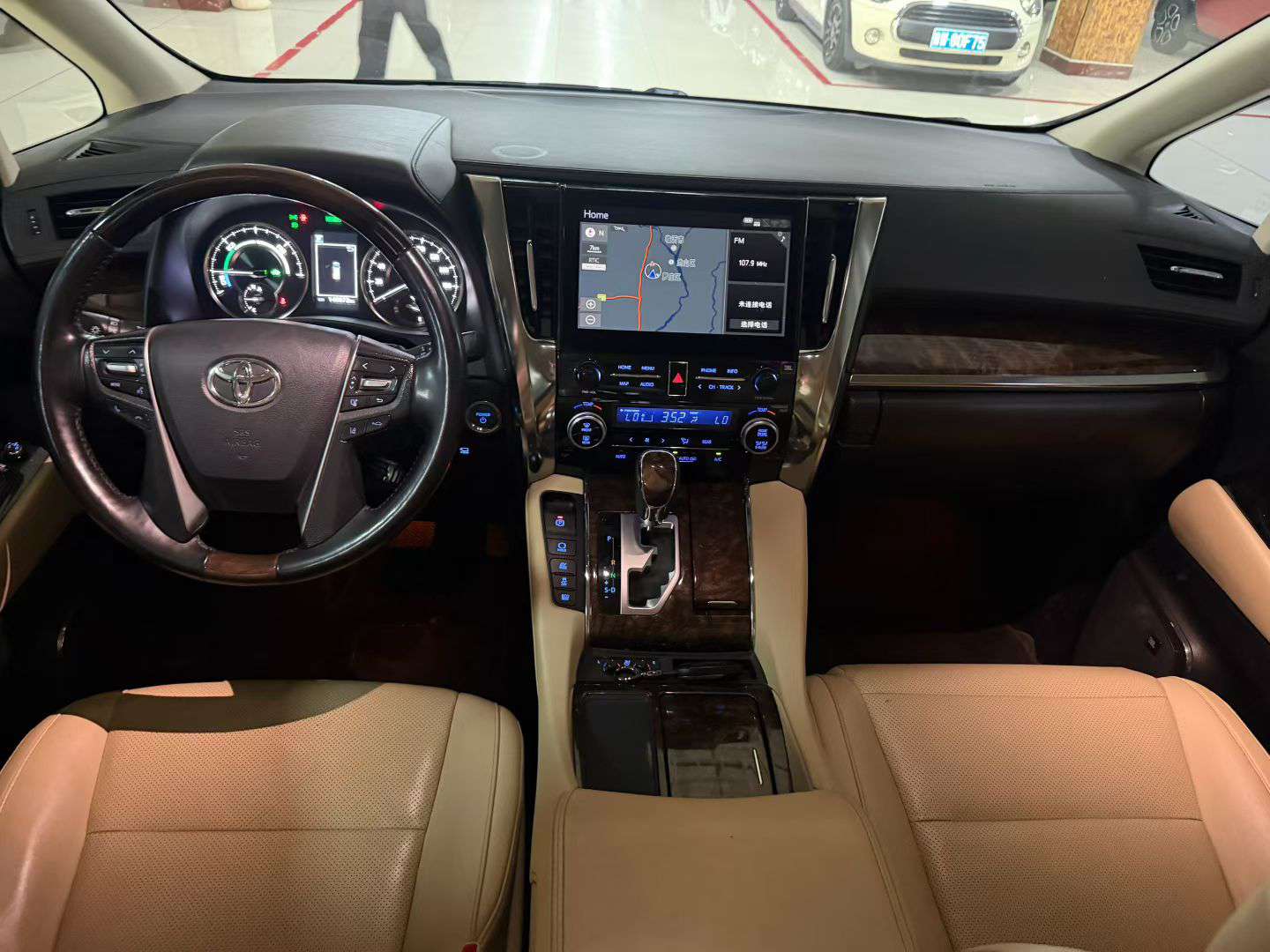 Toyota Alphard 2.5 Luxury 6