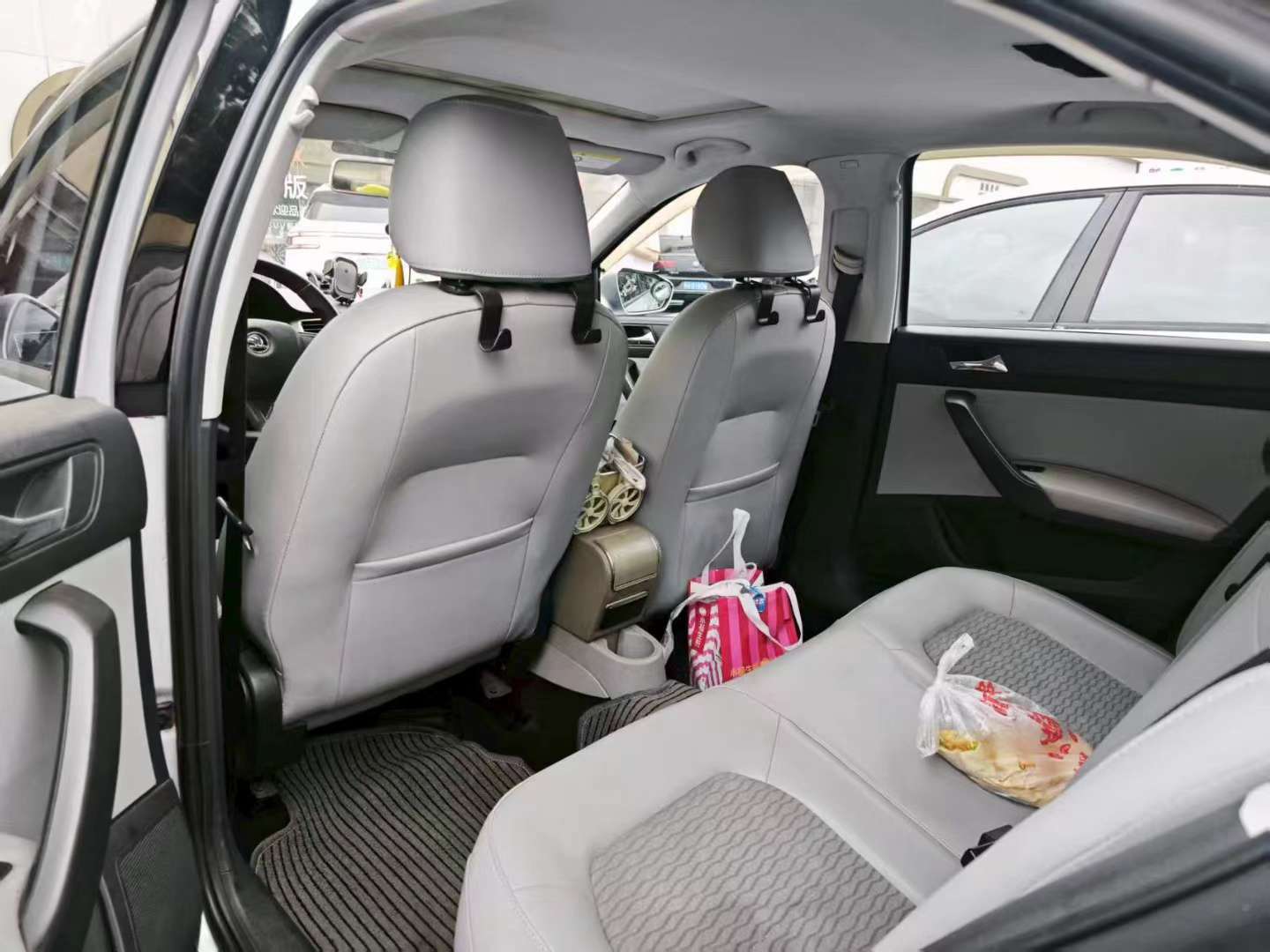 Skoda Rapid 2015 1.6L Automatic Smart Edition 4