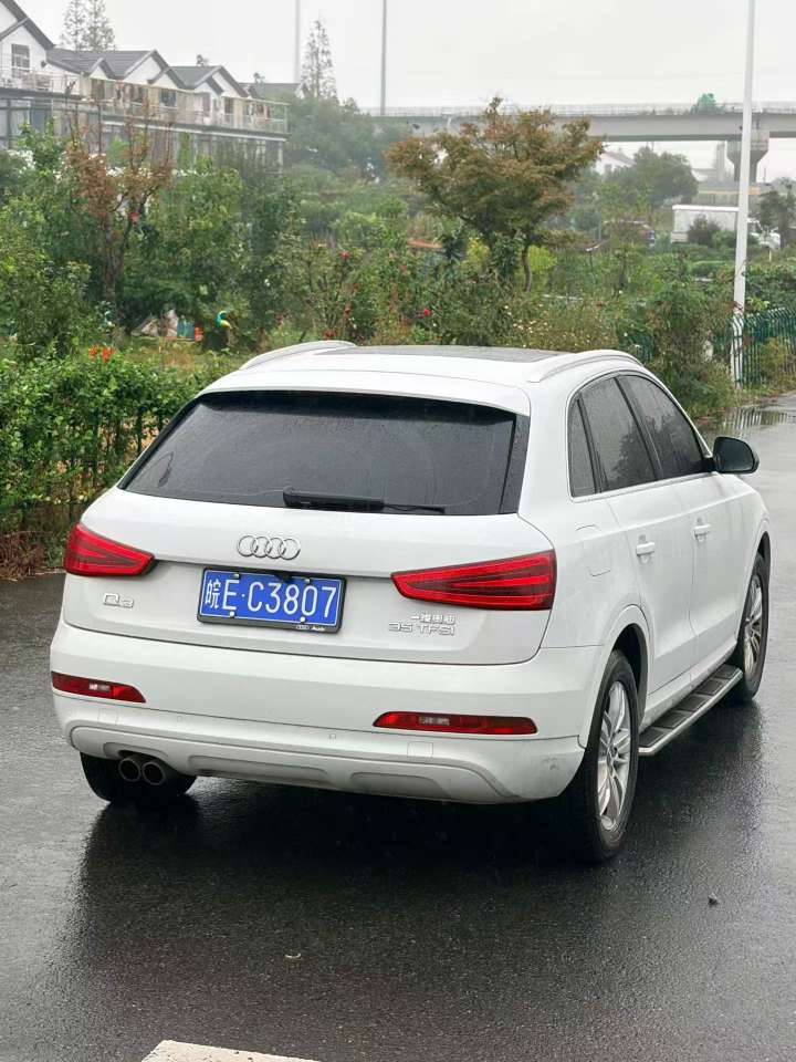 Audi Q3 9