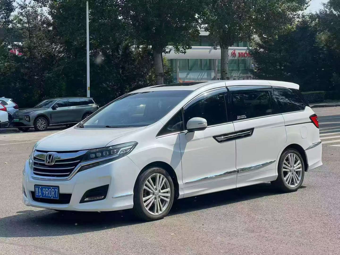 Honda Elysion 2.4L Luxury Edition 3