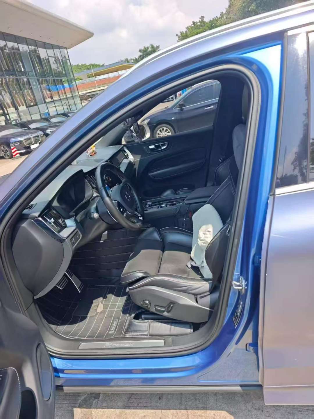Volvo XC60 AWD Zhiyuan Sport Edition 2.0T 3