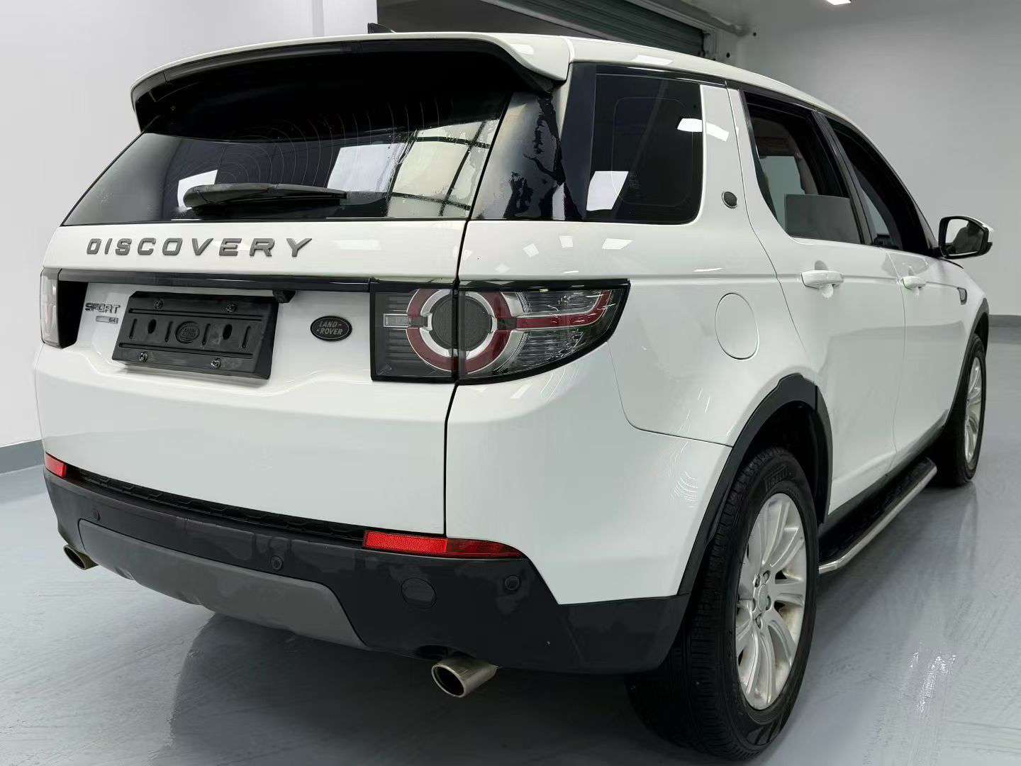 Land Rover Discovery Sport 2017 2.0T Cool Black Limited Edition 7