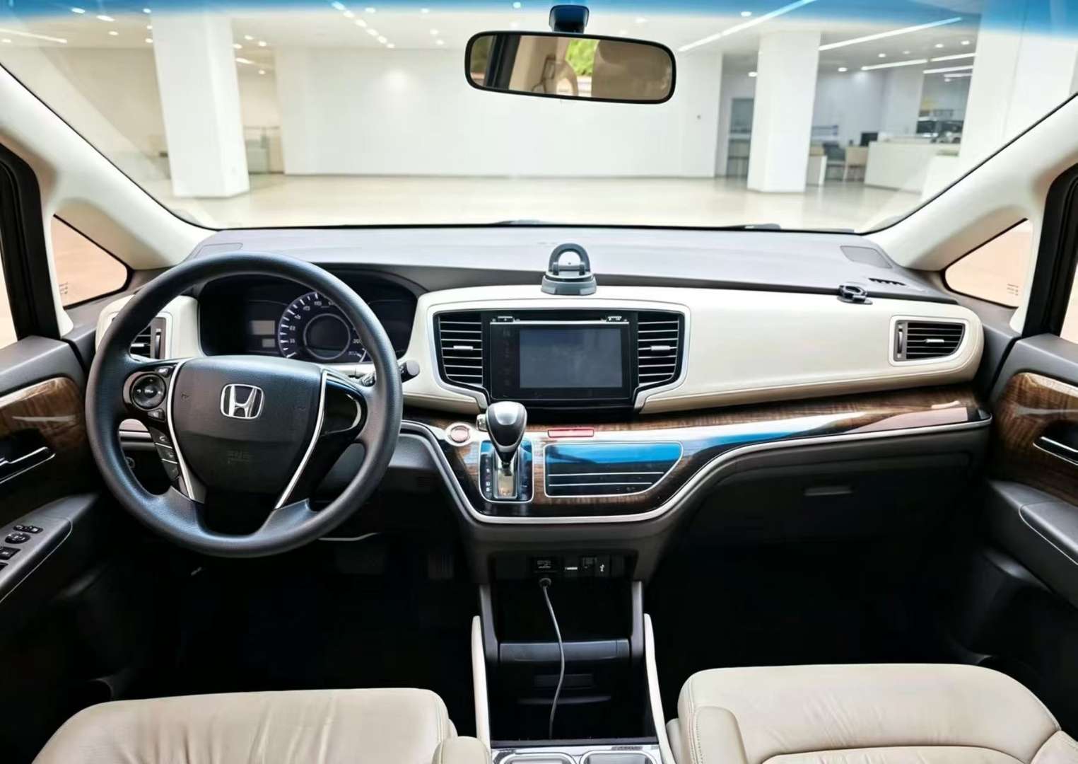 Honda Odyssey 2.4L Luxury Edition 5