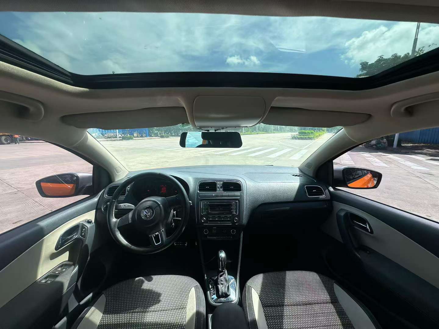 Volkswagen Polo 2013 1.6L Automatic 5