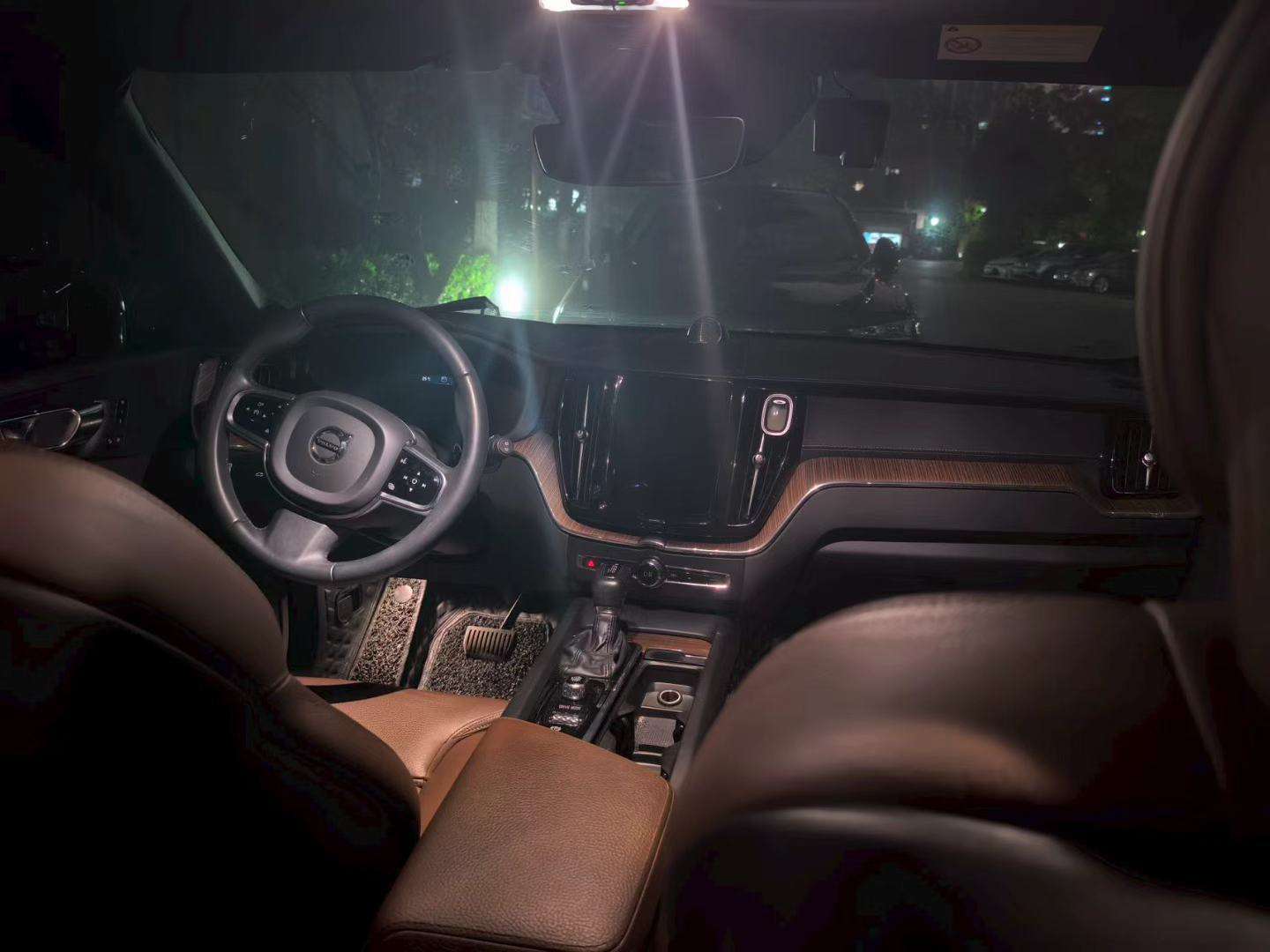 Volvo XC60 2.0T AWD Zhiyuan Luxury Edition 6