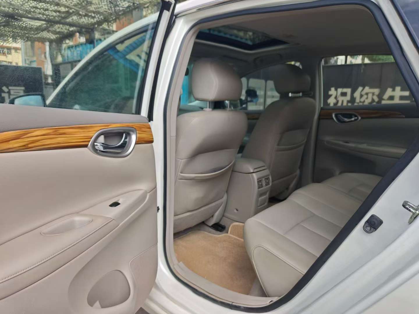 Nissan Sylphy 1.8XL CVT Luxury Edition 5