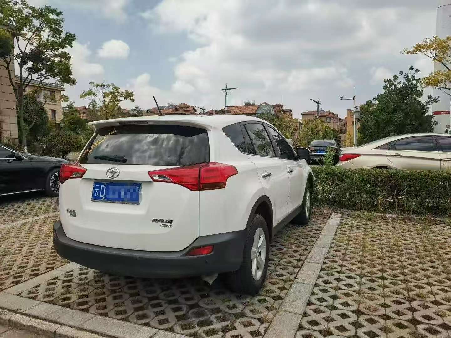 Toyota RAV4 2.5 AWD Luxury Dual Sunroof 7