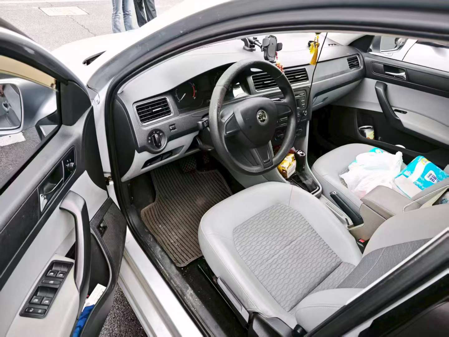 Skoda Rapid 2015 1.6L Automatic Smart Edition 3