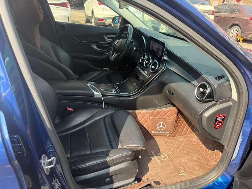 Mercedes-Benz C-Class C260L 8