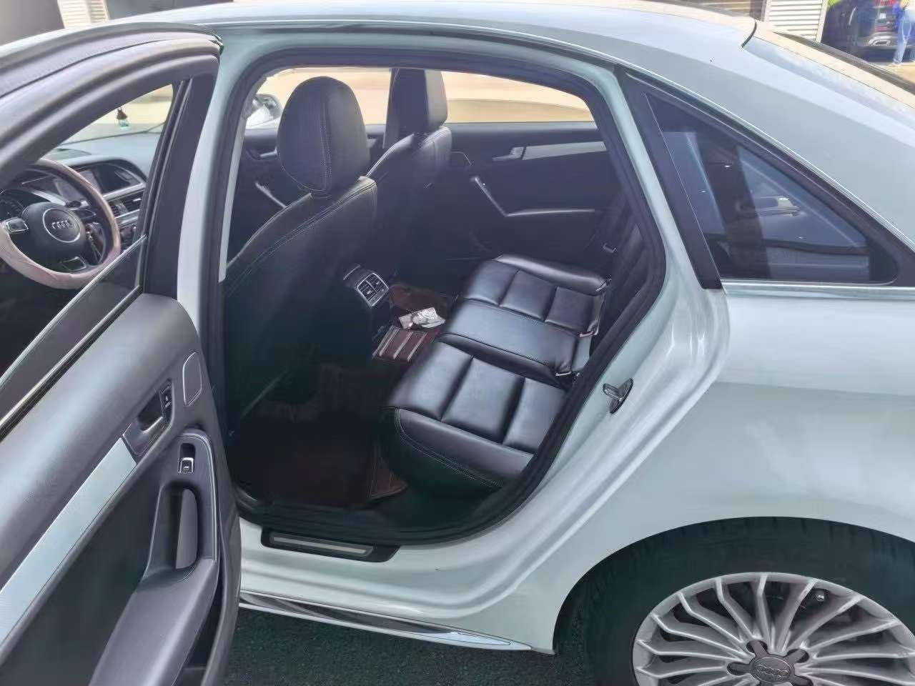 Audi A4L 2.0T Automatic Sunroof 5