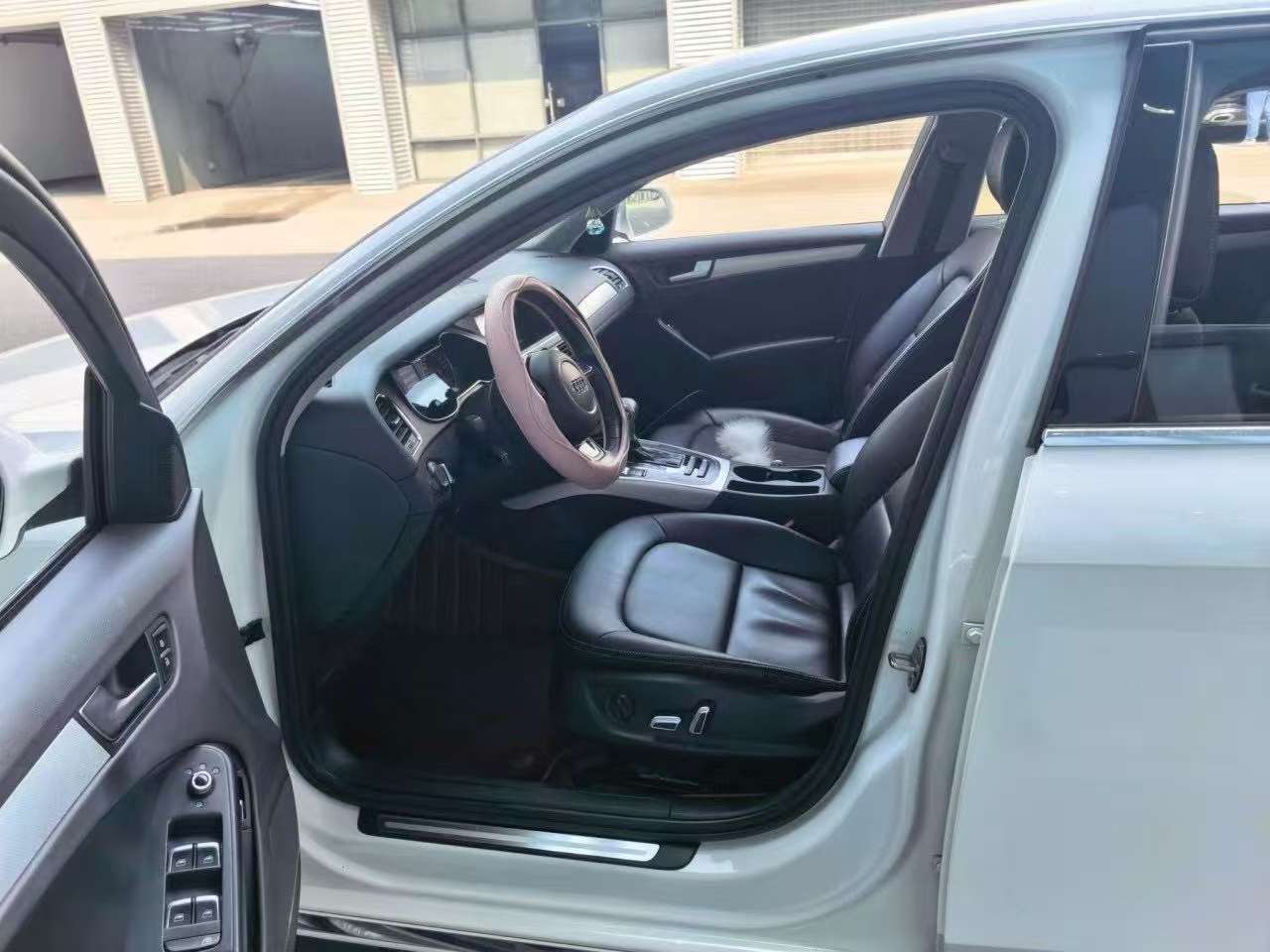 Audi A4L 2.0T Automatic Sunroof 4