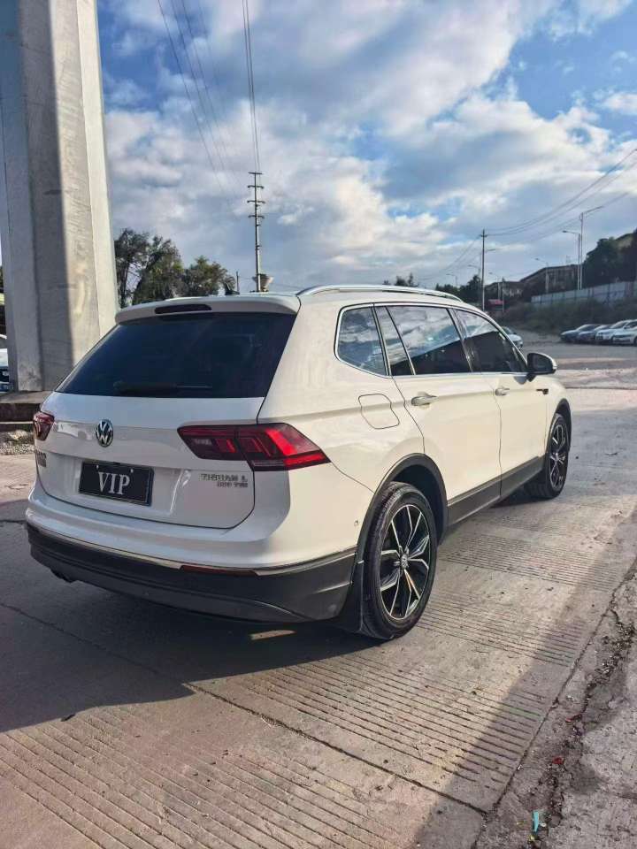 Volkswagen Tiguan L 330 Luxury Edition 6