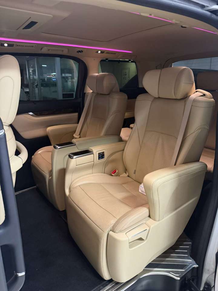 Toyota Alphard 2.5 Luxury 5