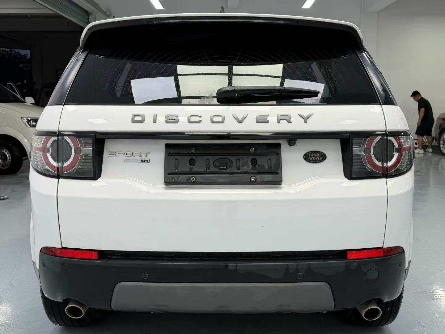 Land Rover Discovery Sport 2017 2.0T Cool Black Limited Edition 9