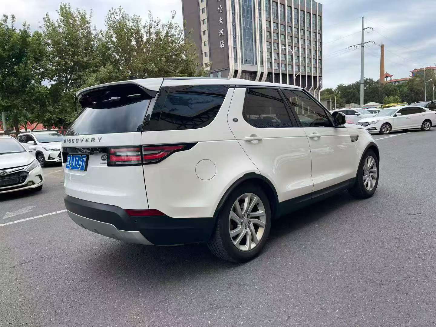 Land Rover Discovery 5 2017 HSE 7-Seater 4WD High Trim 4