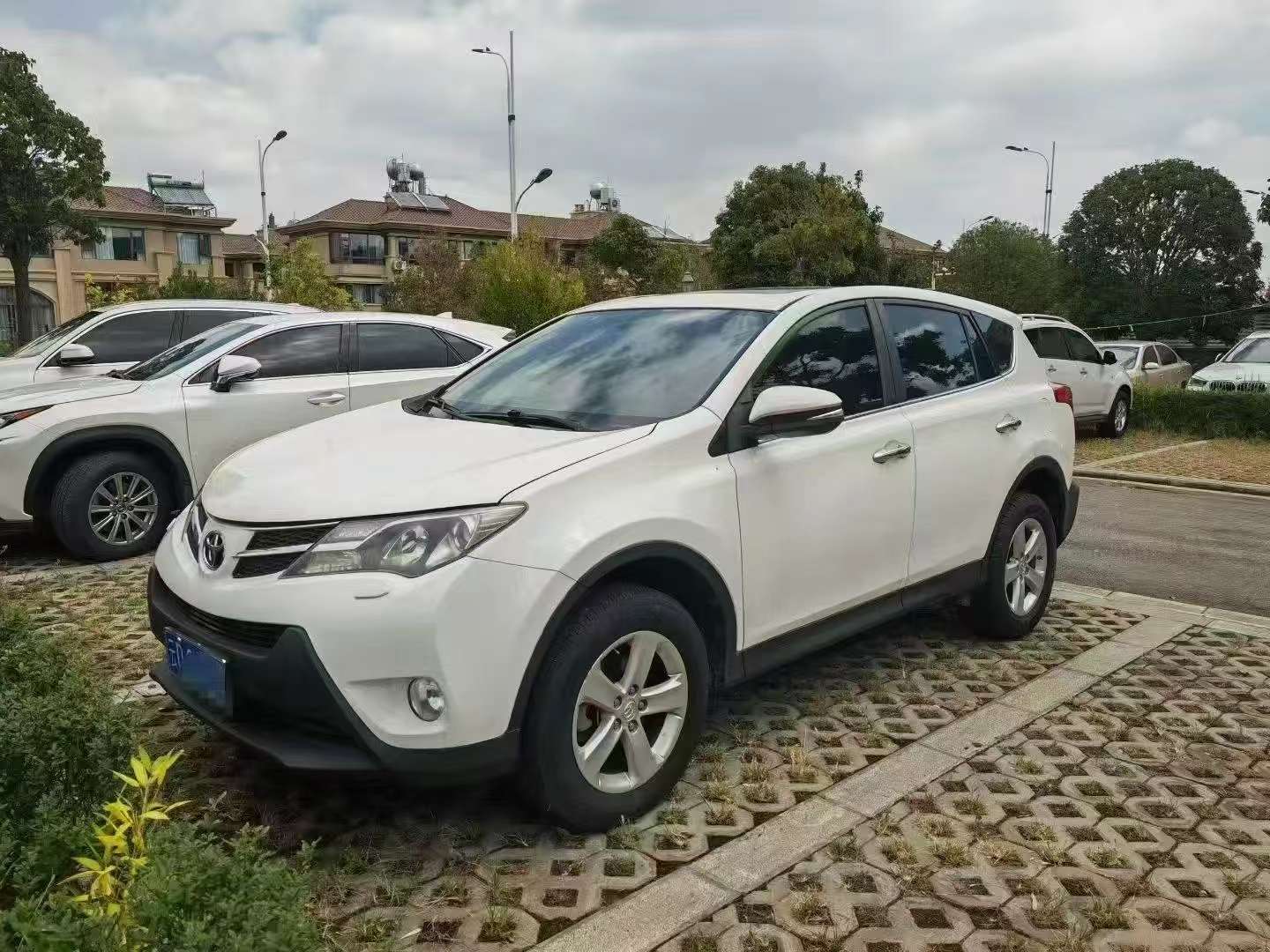 Toyota RAV4 2.5 AWD Luxury Dual Sunroof 3