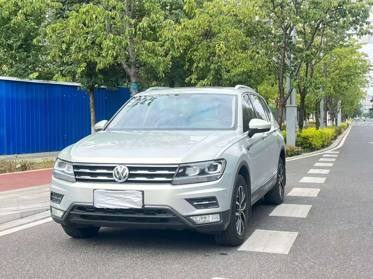 Volkswagen Tiguan L 1.8T Luxury Edition 2