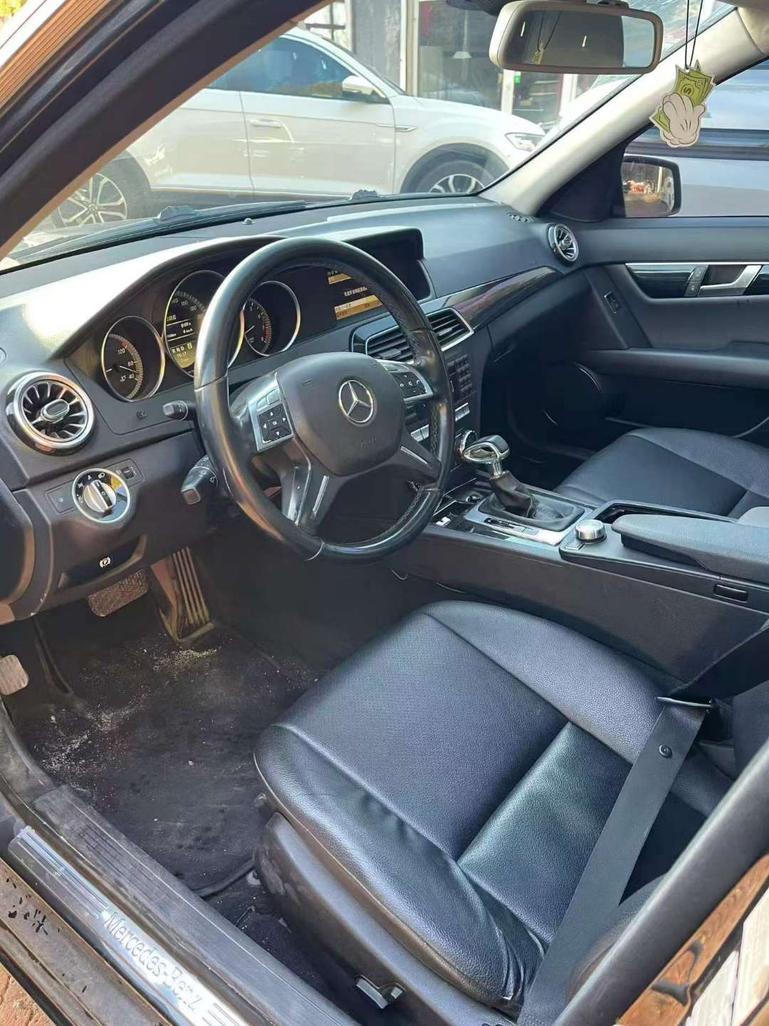 Mercedes-Benz C-Class 2011 C180 7
