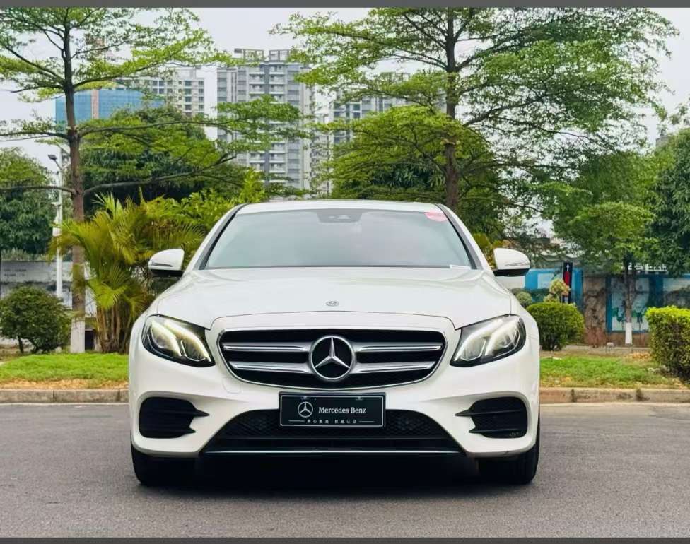 Mercedes-Benz E-Class E200L New Large Screen 3