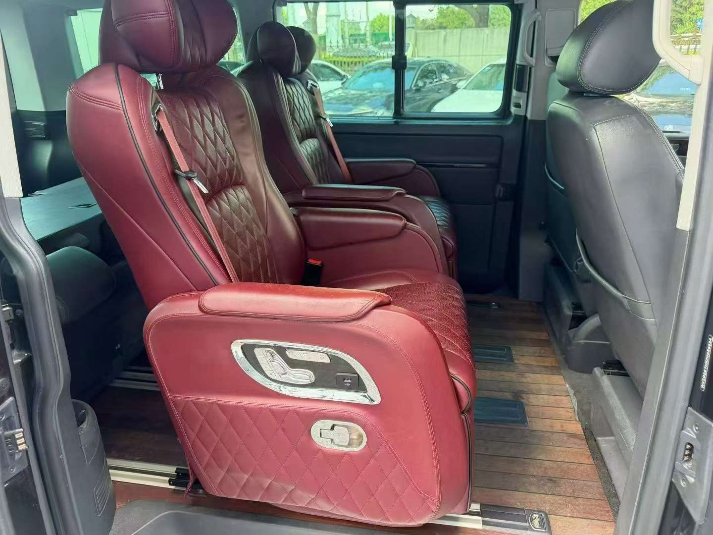 Volkswagen Multivan 2014 2.0T 7-Seat Executive Edition 3