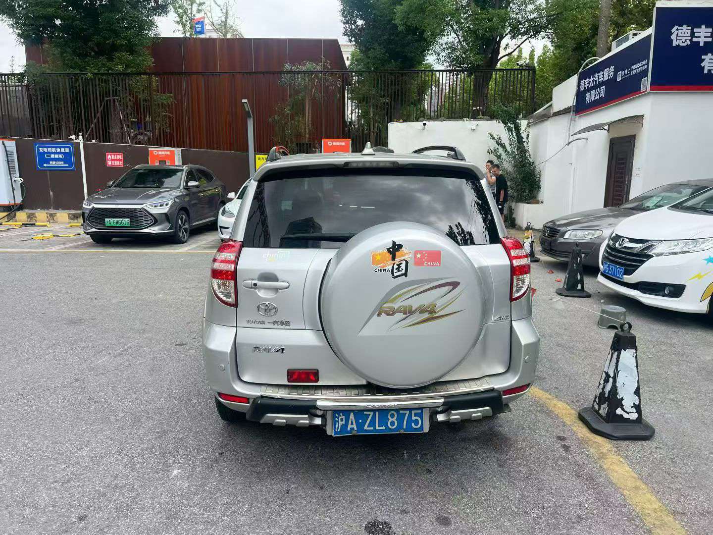 Toyota RAV4 2010 2.4L Automatic Sunroof Version 6