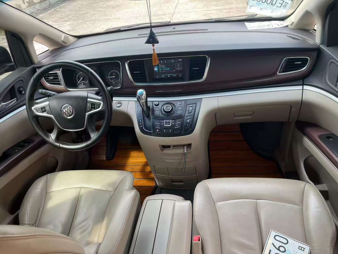 Buick GL8 25S 9