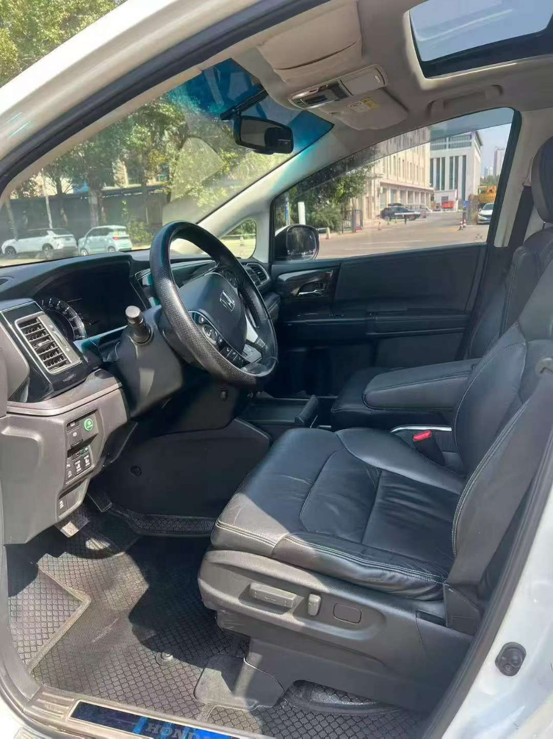Honda Elysion 2.4L Luxury Edition 4
