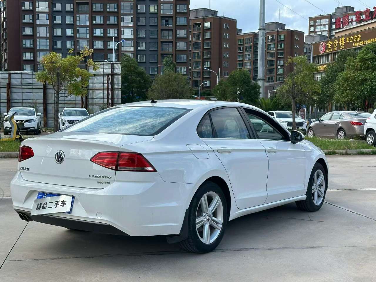 Volkswagen Lamando 1.4T 280 Automatic with Sunroof 9