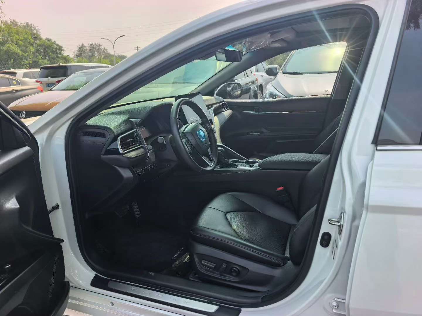 Toyota Camry 2.5 Luxury Edition 2