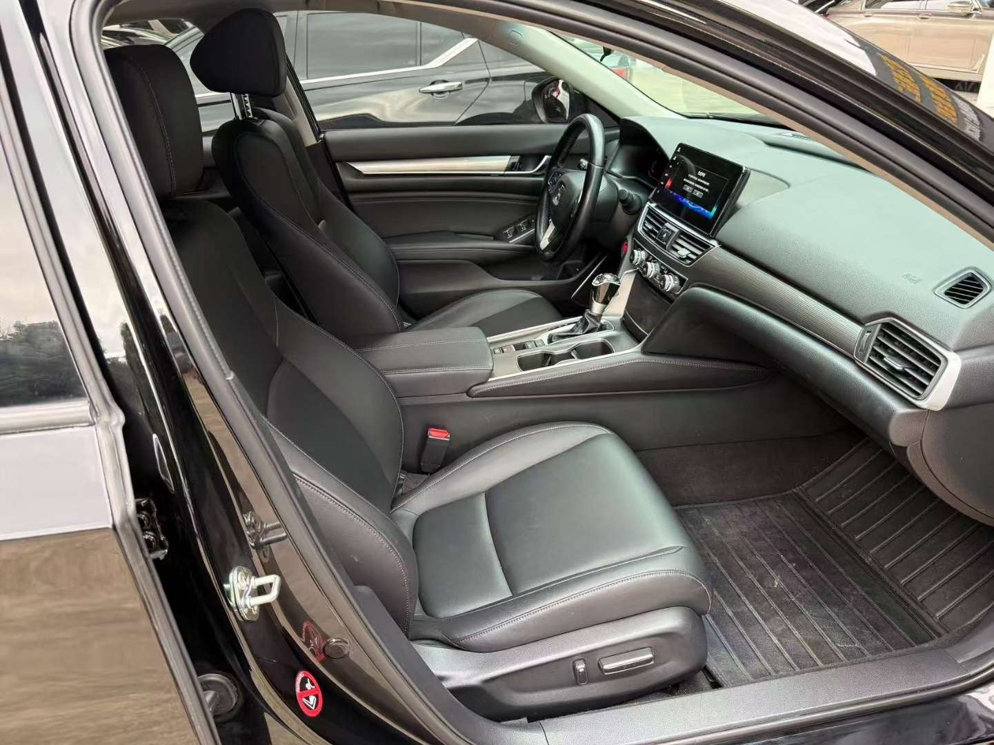 Honda Accord 260 Luxury Edition 3