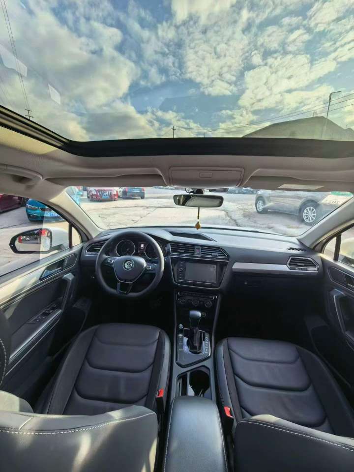 Volkswagen Tiguan L 330 Luxury Edition 8