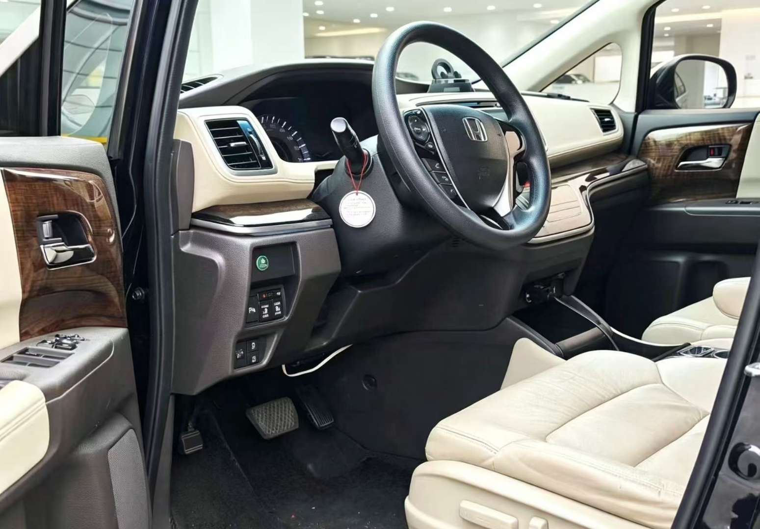 Honda Odyssey 2.4L Luxury Edition 6