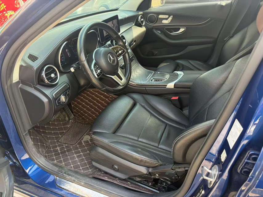 Mercedes-Benz C-Class C260L 7