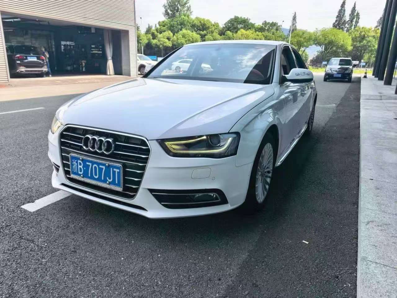 Audi A4L 2.0T Automatic Sunroof