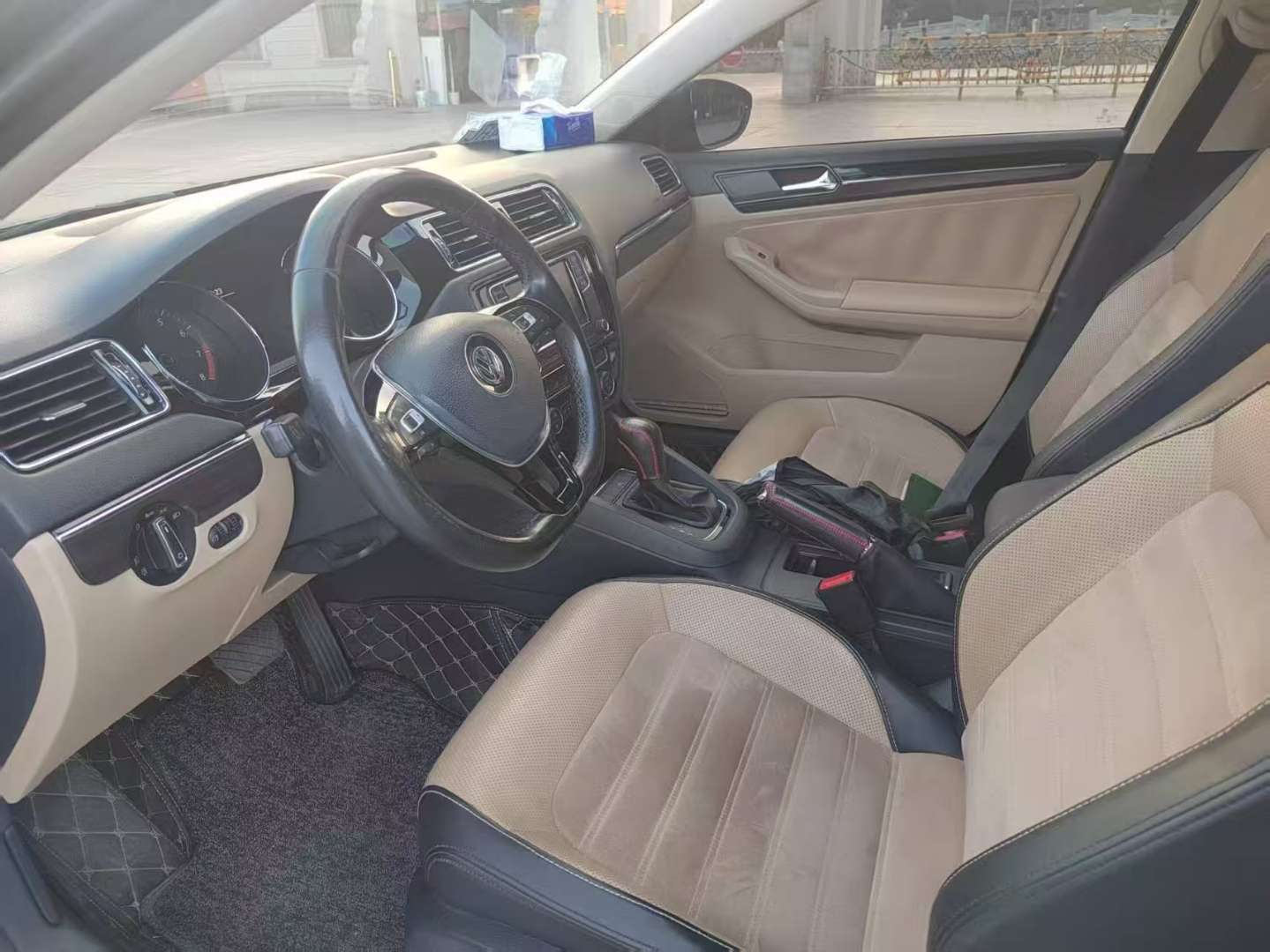 Volkswagen Sagitar 1.4T Automatic Luxury 7
