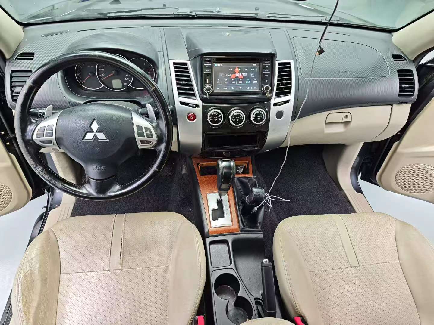 Mitsubishi Pajero 3.0L 9
