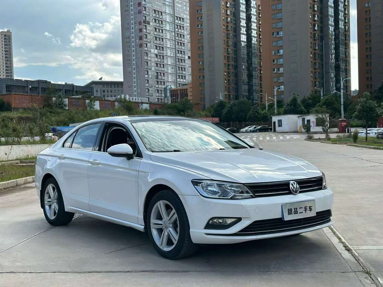 Volkswagen Lamando 1.4T 280 Automatic with Sunroof