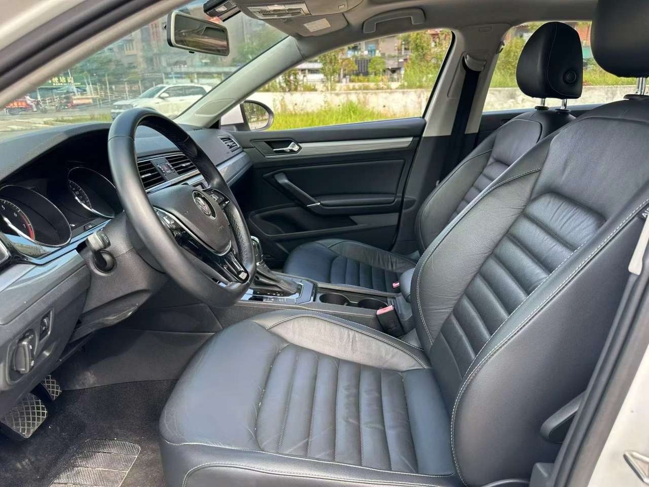 Volkswagen Lamando 1.4T 280 Automatic with Sunroof 4