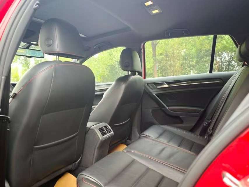 Volkswagen Golf GTI 7