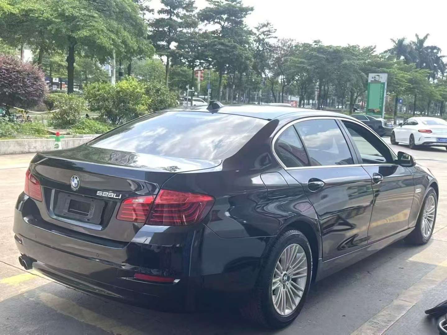 BMW 5 Series 525Li Leading Edition 2.0T 4