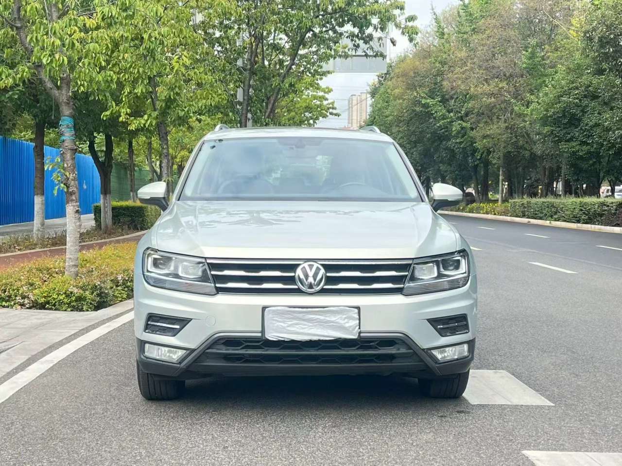 Volkswagen Tiguan L 1.8T Luxury Edition