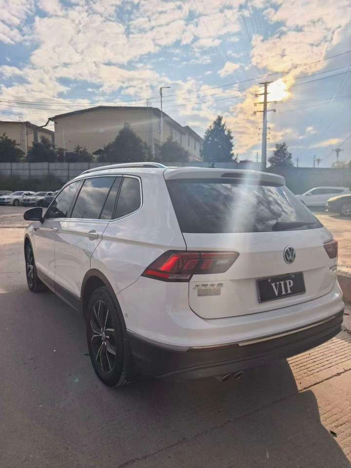 Volkswagen Tiguan L 330 Luxury Edition 3