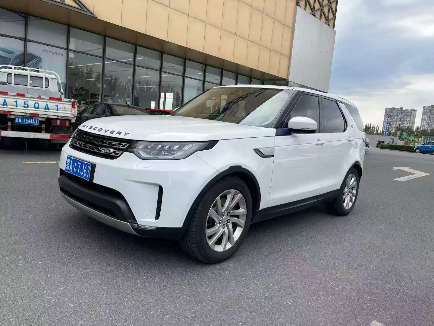 Land Rover Discovery 5 2017 HSE 7-Seater 4WD High Trim 2