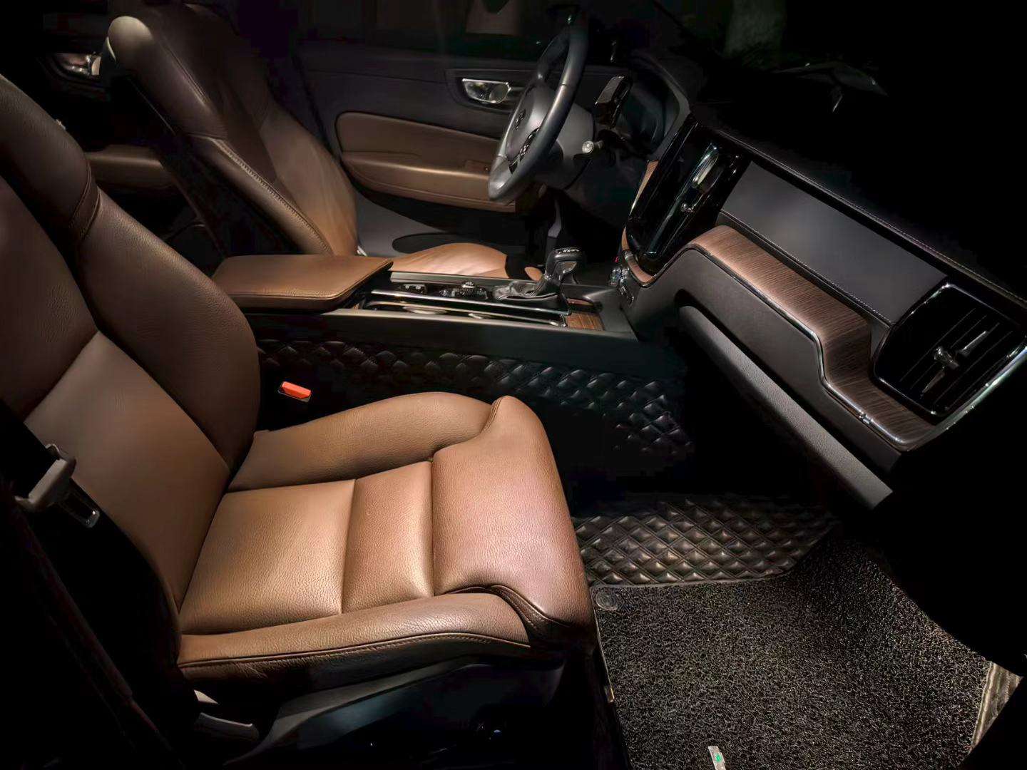 Volvo XC60 2.0T AWD Zhiyuan Luxury Edition 4