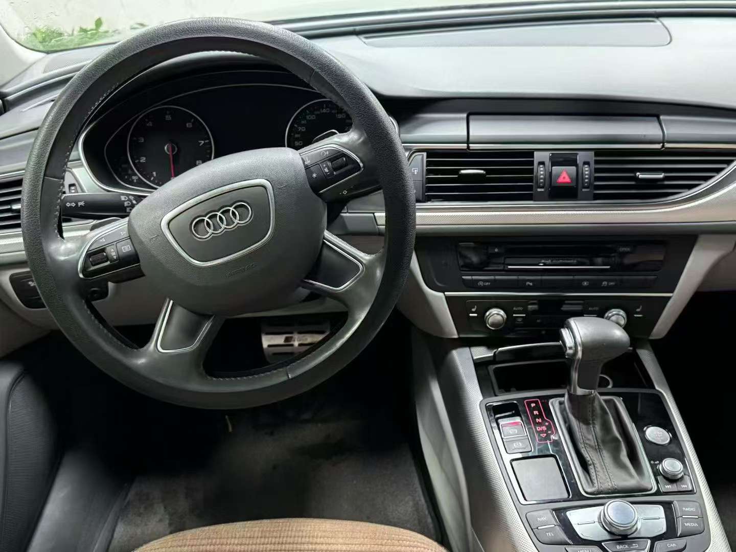 Audi A6L 2.0T Panoramic Sunroof 3