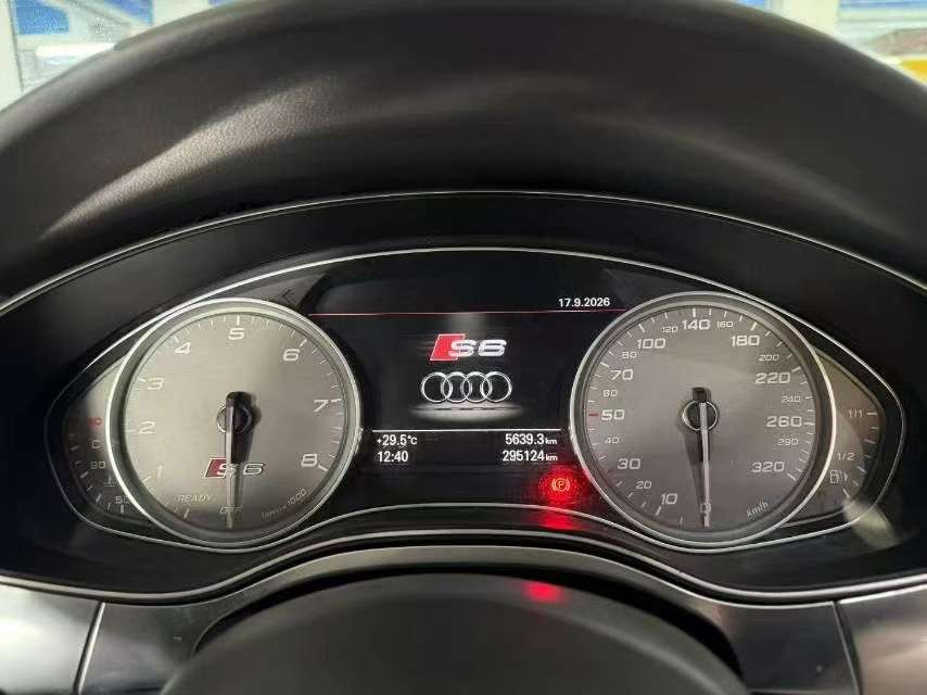 Audi A6L 2.8 Luxury Trim 6